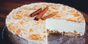 Cinnamon Roll Cheesecake